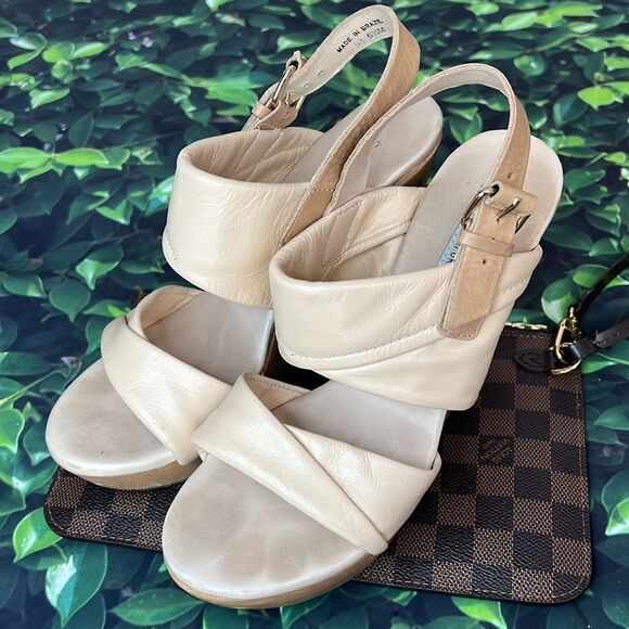 Diane Von Furstenberg cream leather w/abstract wooden wedge - Picture 6 of 8